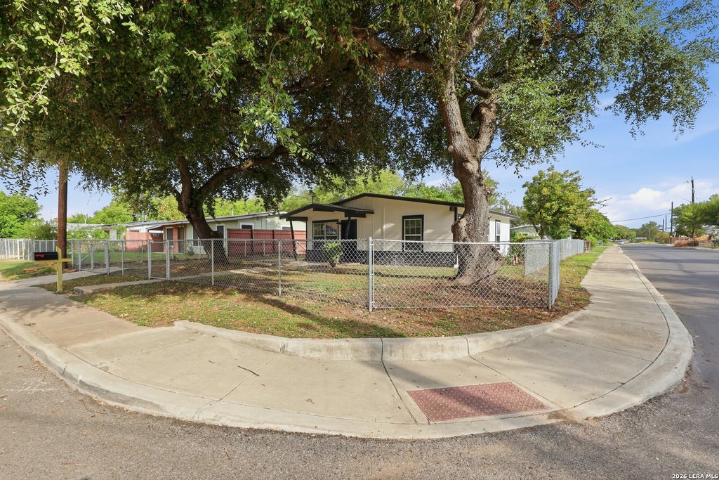 Photo of 103 Westridge Dr, San Antonio, TX 78237 (MLS # 2019983)