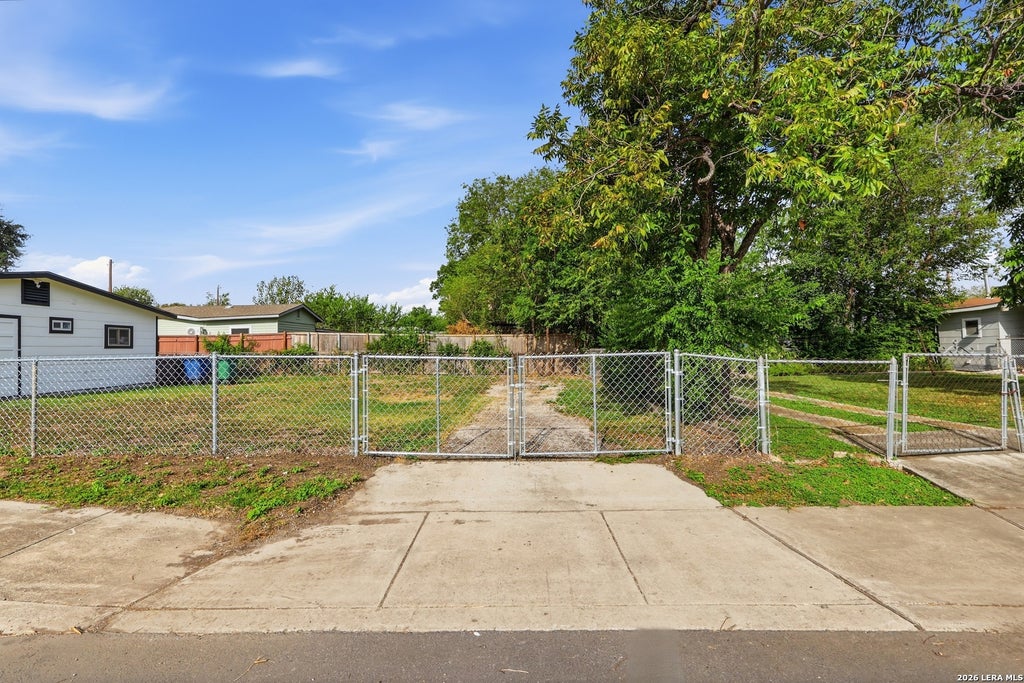 Photo of 103 Westridge Dr, San Antonio, TX 78237 (MLS # 2019983)