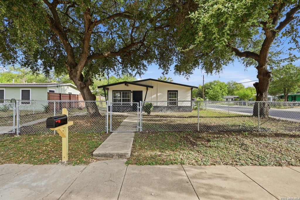Photo of 103 Westridge Dr, San Antonio, TX 78237 (MLS # 2019983)