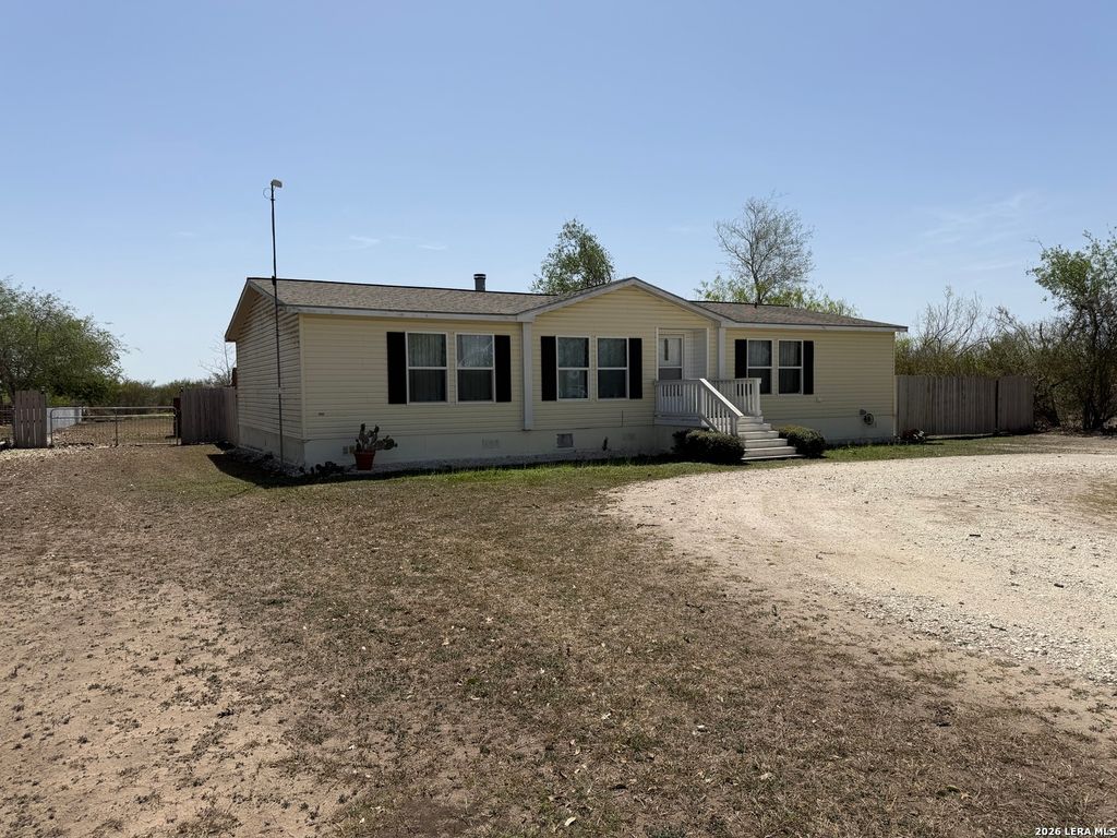 Photo of 2462 Chase Road, Beeville, TX 78102 (MLS # 1951480)