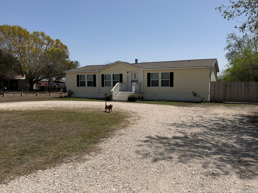 Photo of 2462 Chase Road, Beeville, TX 78102 (MLS # 1951480)