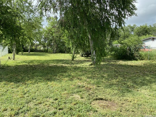 1405 W SPRINGER ST, BEEVILLE, TX 78102 - Image a9e36139650e6dbe4d2bc4786adc24db/1786076385