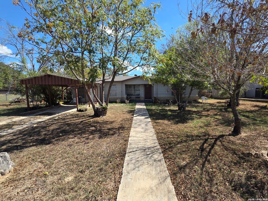 Photo of 607 HICKORY HWY, Devine, TX 78016 (MLS # 2023466)