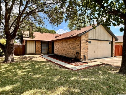 5742 LARKDALE DR San Antonio TX 78233