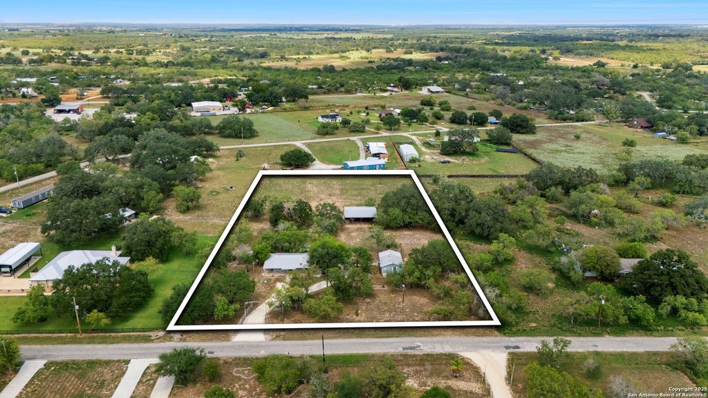 Photo of 465 Oriente, Pleasanton, TX 78064 (MLS # 1898936)