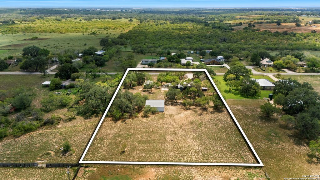 Photo of 465 Oriente, Pleasanton, TX 78064 (MLS # 1898936)