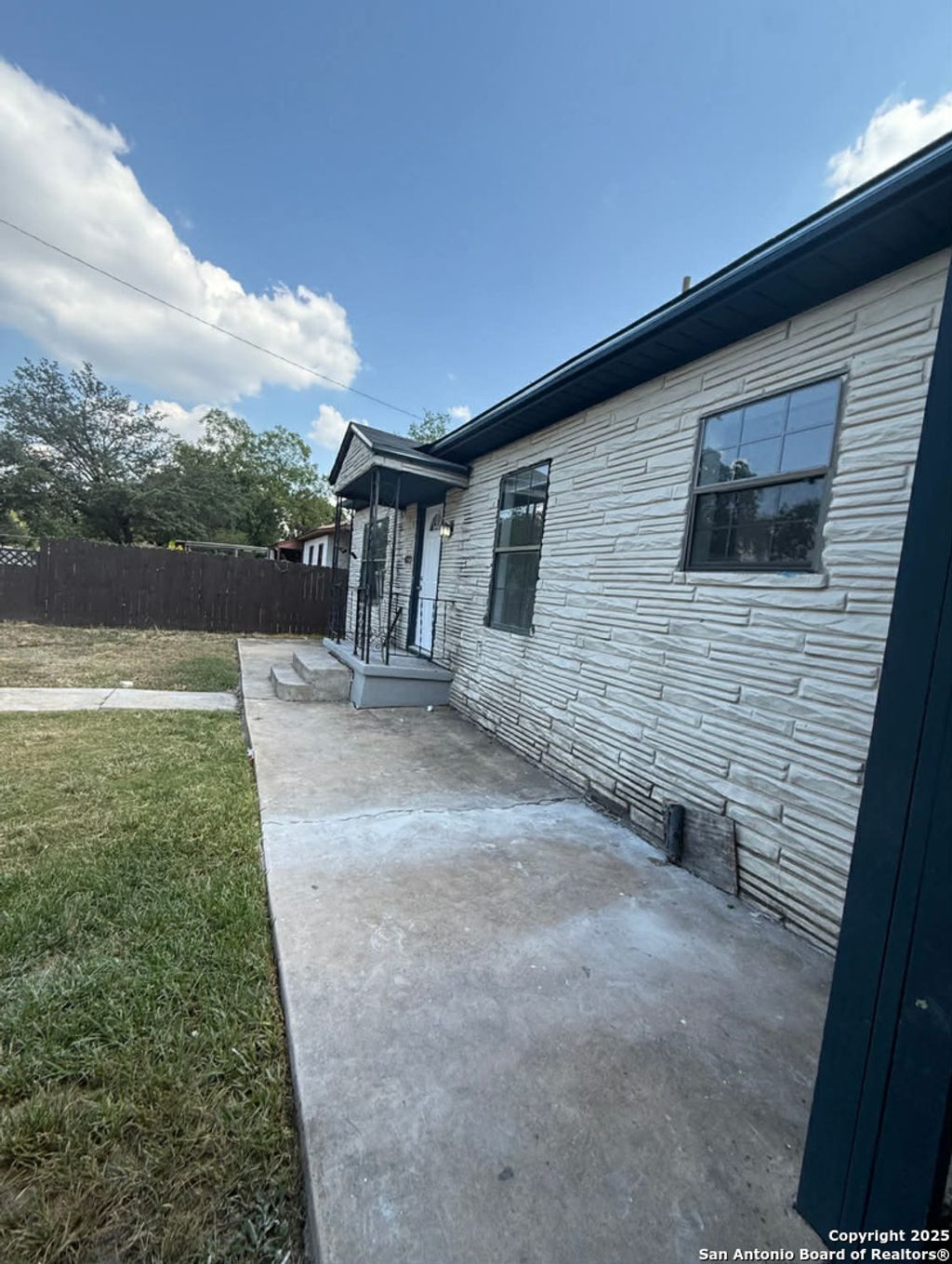 Photo of 422 Ellana Claire, San Antonio, TX 78225 (MLS # 1926203)