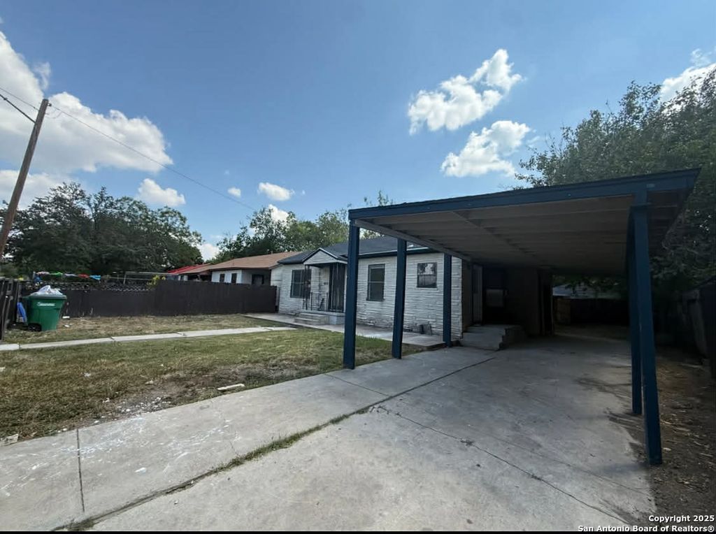 Photo of 422 Ellana Claire, San Antonio, TX 78225 (MLS # 1926203)