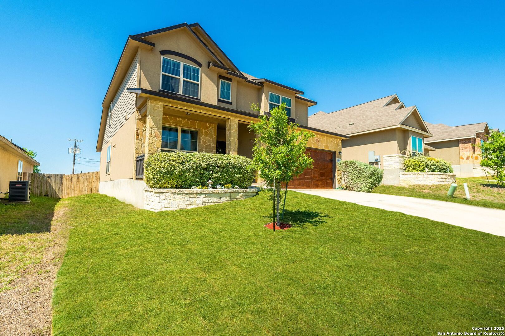 15215 Comanche Hills
