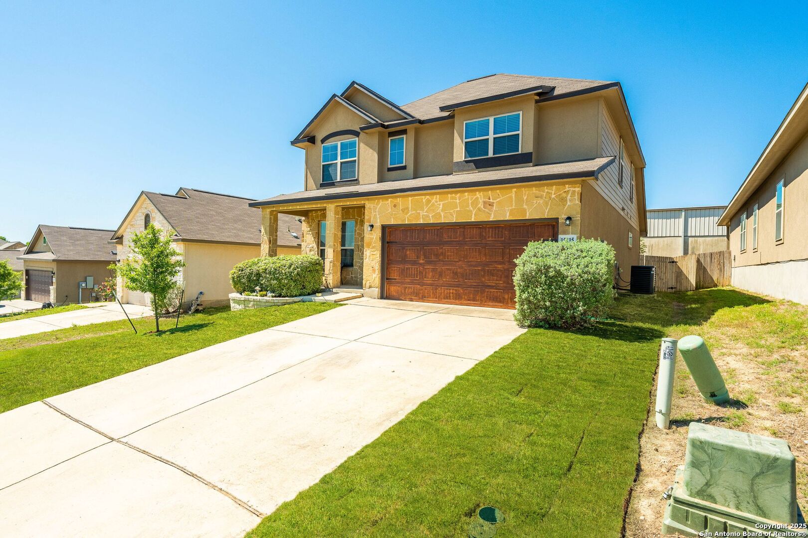 15215 Comanche Hills