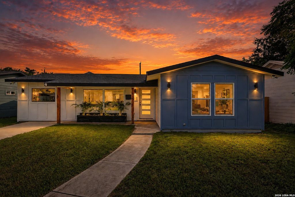 Photo of 219 LAURELWOOD DR, San Antonio, TX 78213 (MLS # 1993508)