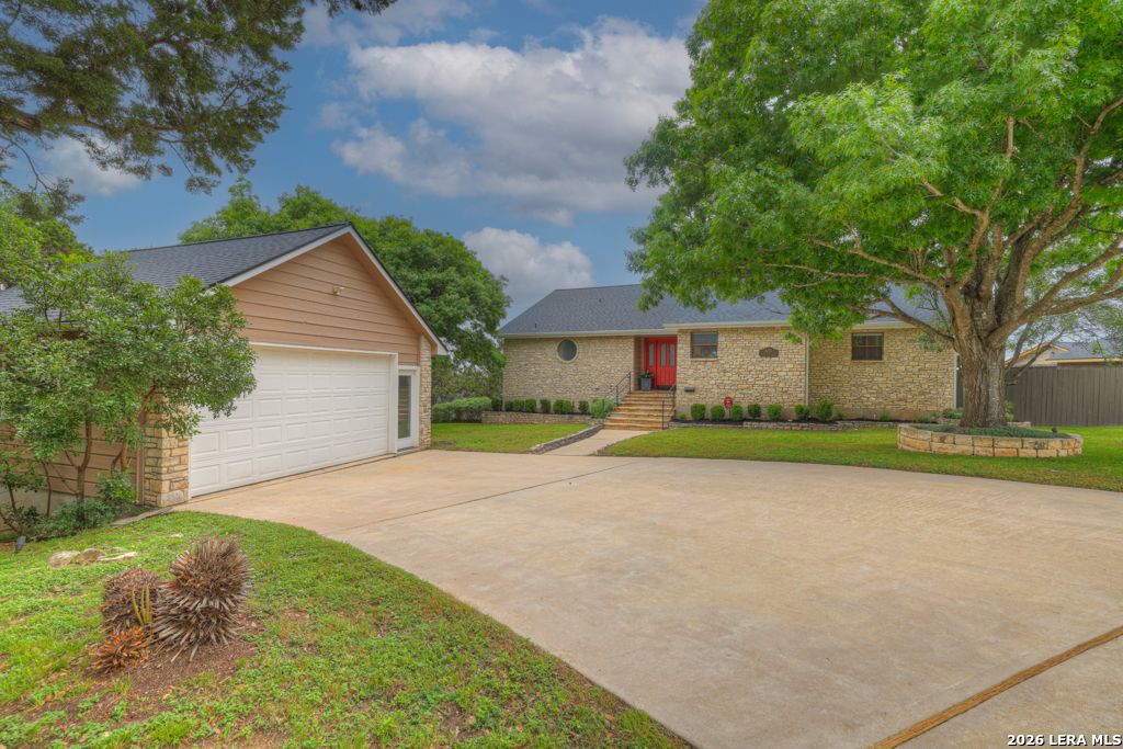 Photo of 605 High Oaks, Canyon Lake, TX 78133 (MLS # 1955316)