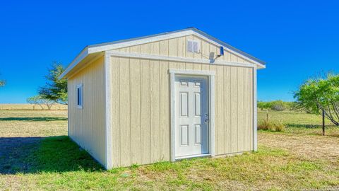 A home in Floresville