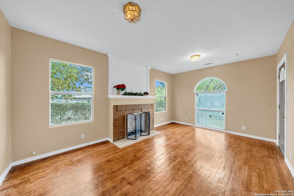 Photo of 520 Ogden, San Antonio, TX 78212 (MLS # 1925504)