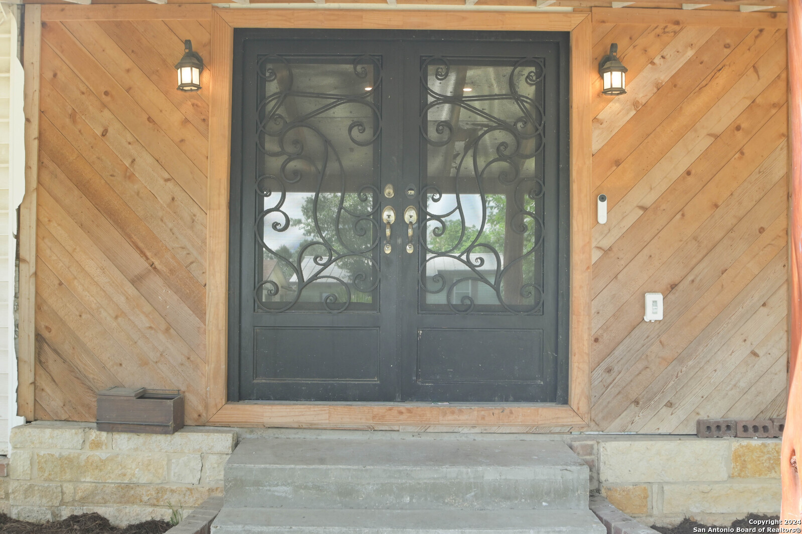 727 John Adams Dr