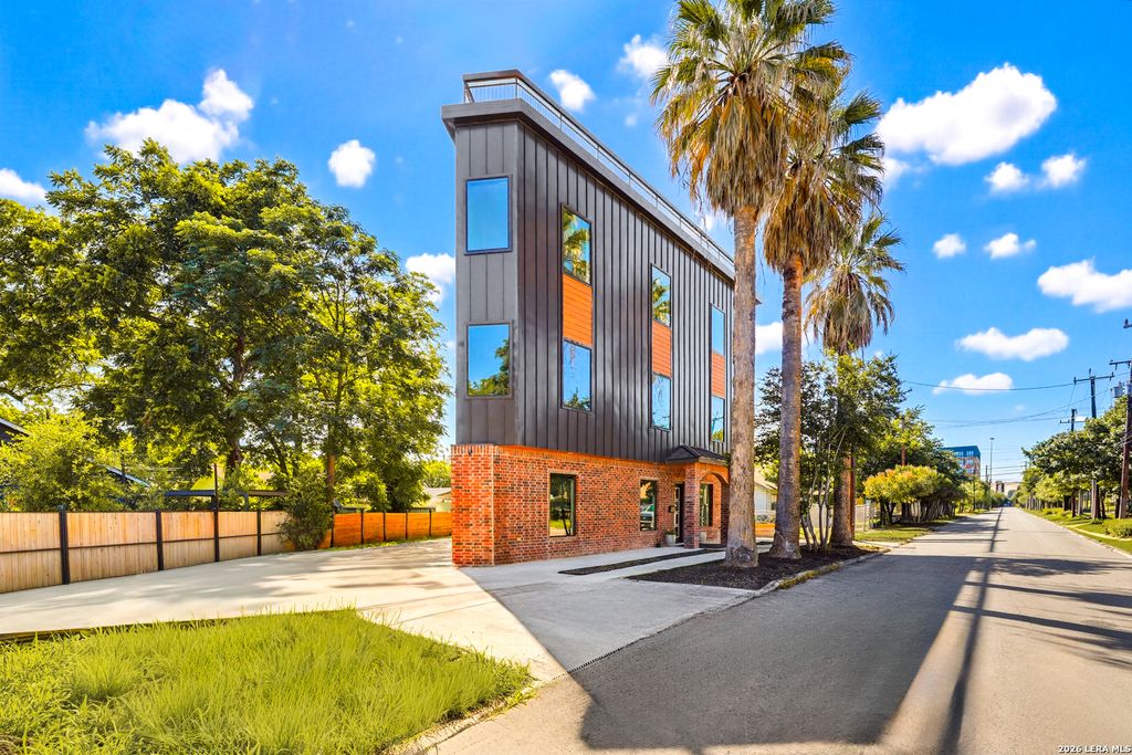 Photo of 727 E PARK AVE, San Antonio, TX 78212 (MLS # 1971247)
