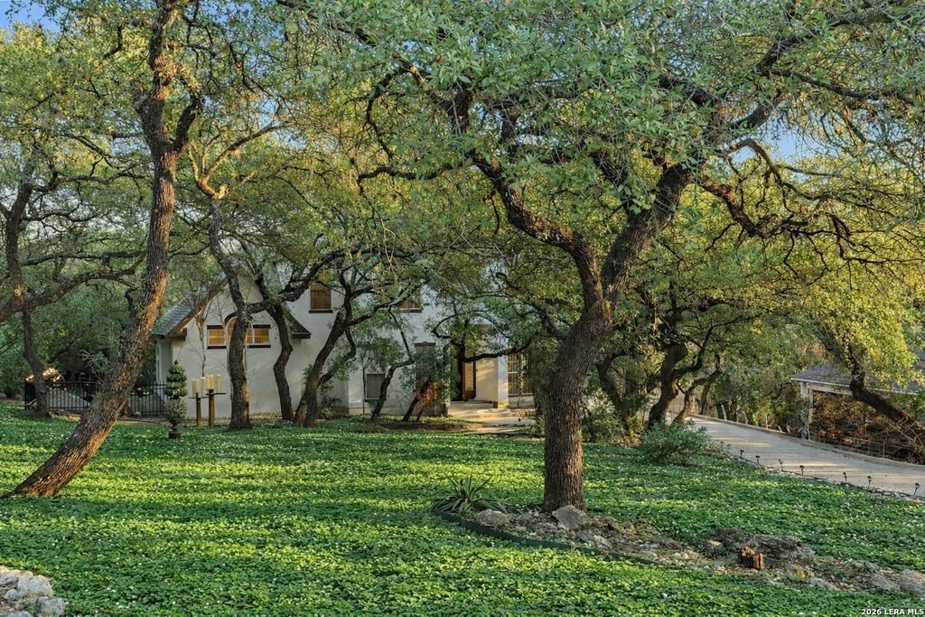 Photo of 8218 PLUM VALLEY DR, San Antonio, TX 78255 (MLS # 1959139)