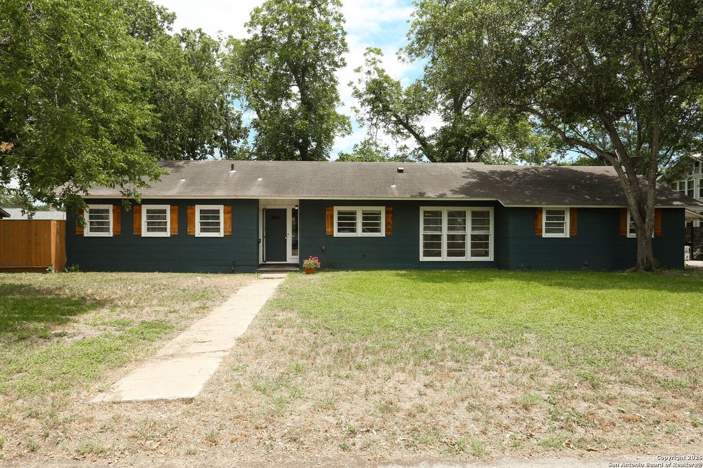 Photo of 621 Hackberry, Seguin, TX 78155 (MLS # 1914711)