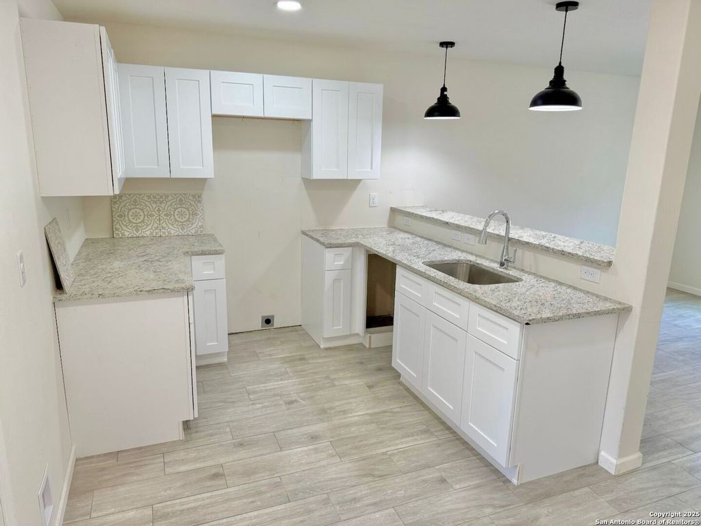 Photo of 687 Burr Oak, Canyon Lake, TX 78133 (MLS # 1889282)