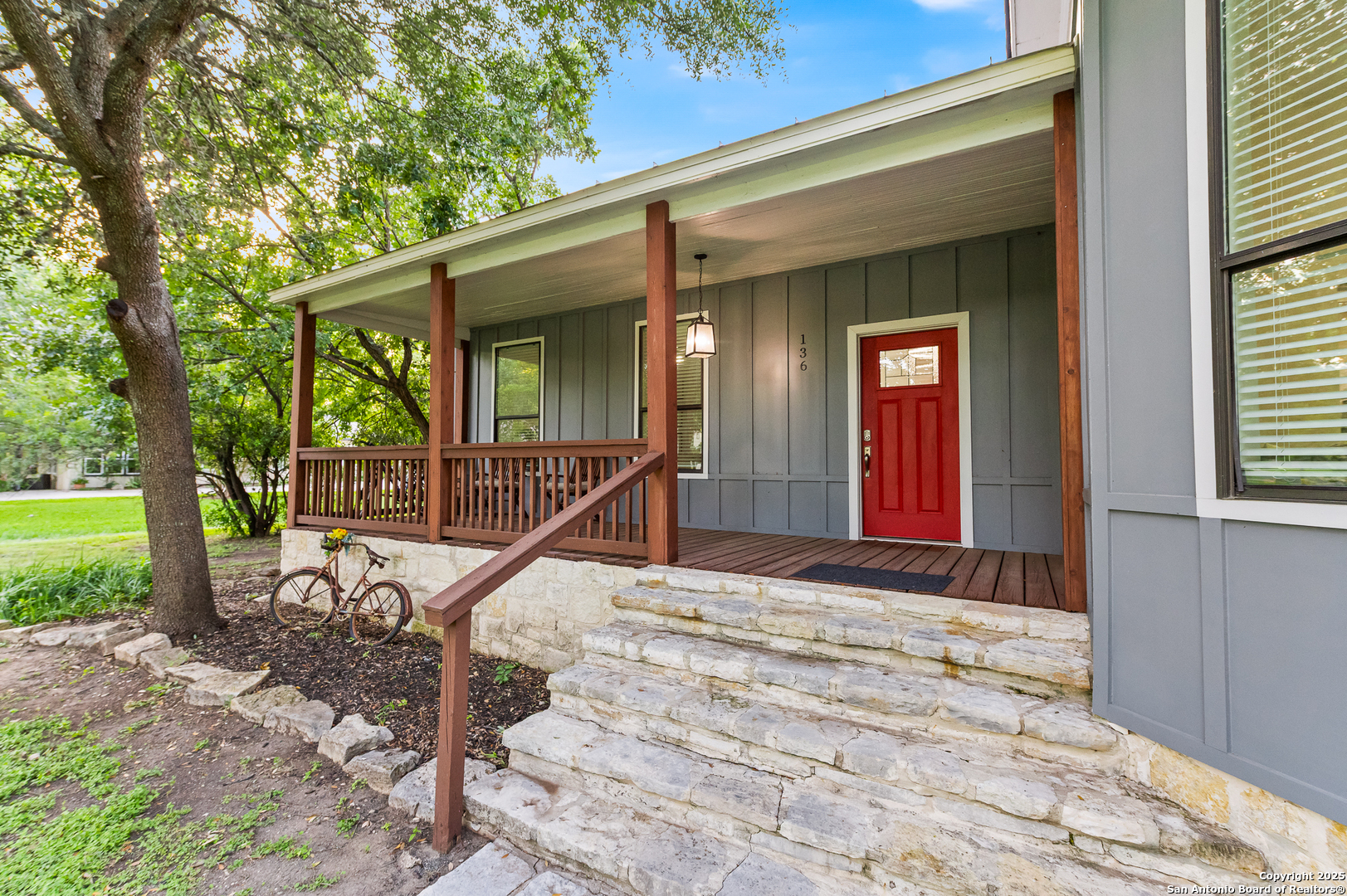 136 W Evergreen