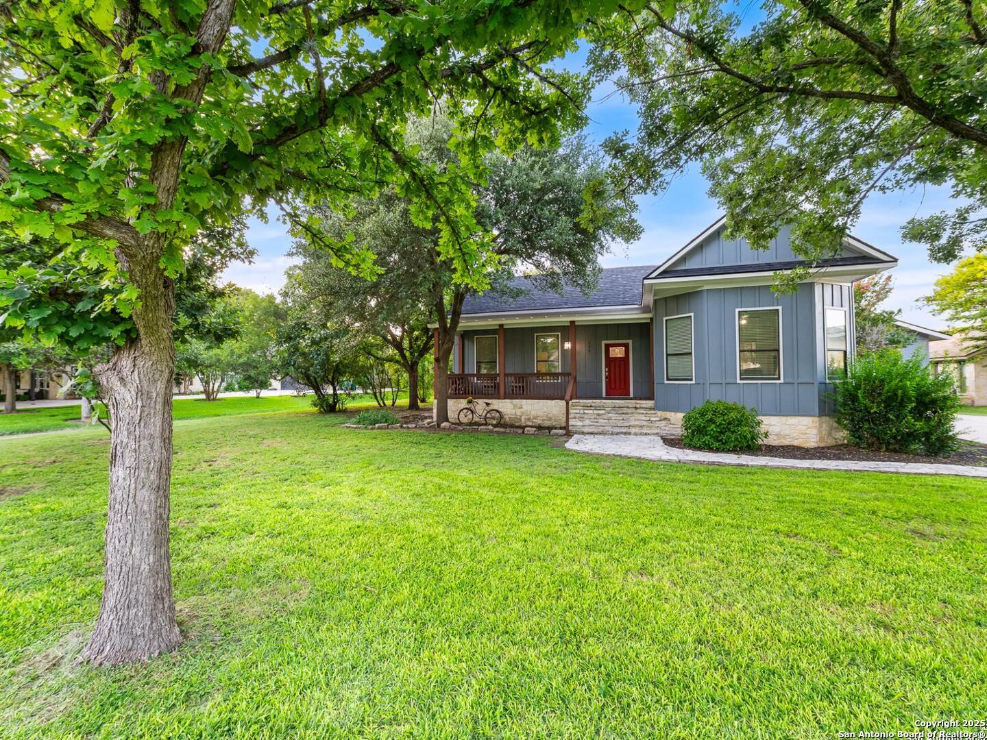136 W Evergreen