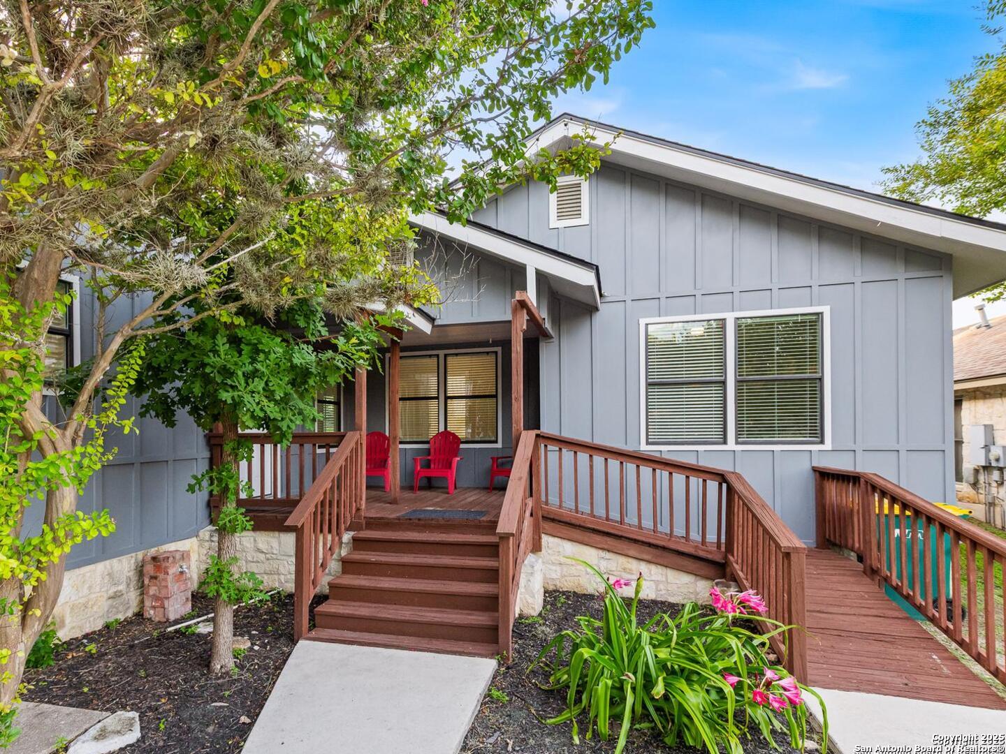 136 W Evergreen