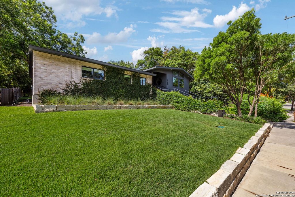 Photo of 2330 Blanton Dr, San Antonio, TX 78209 (MLS # 1950401)