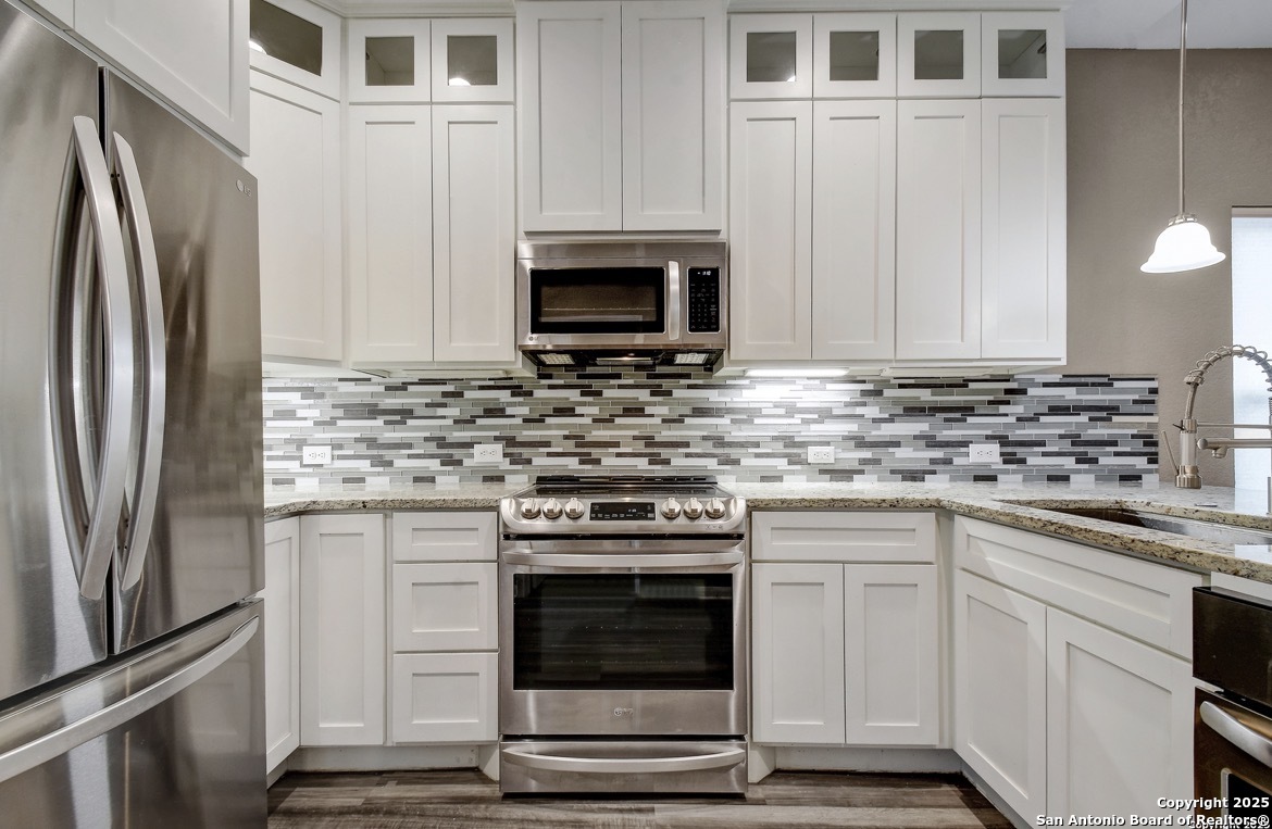 Search 1303 Lombrano St