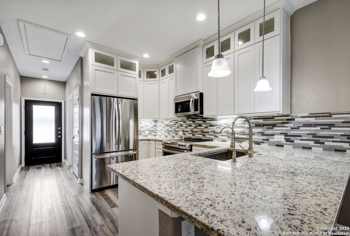 Search 1303 Lombrano St