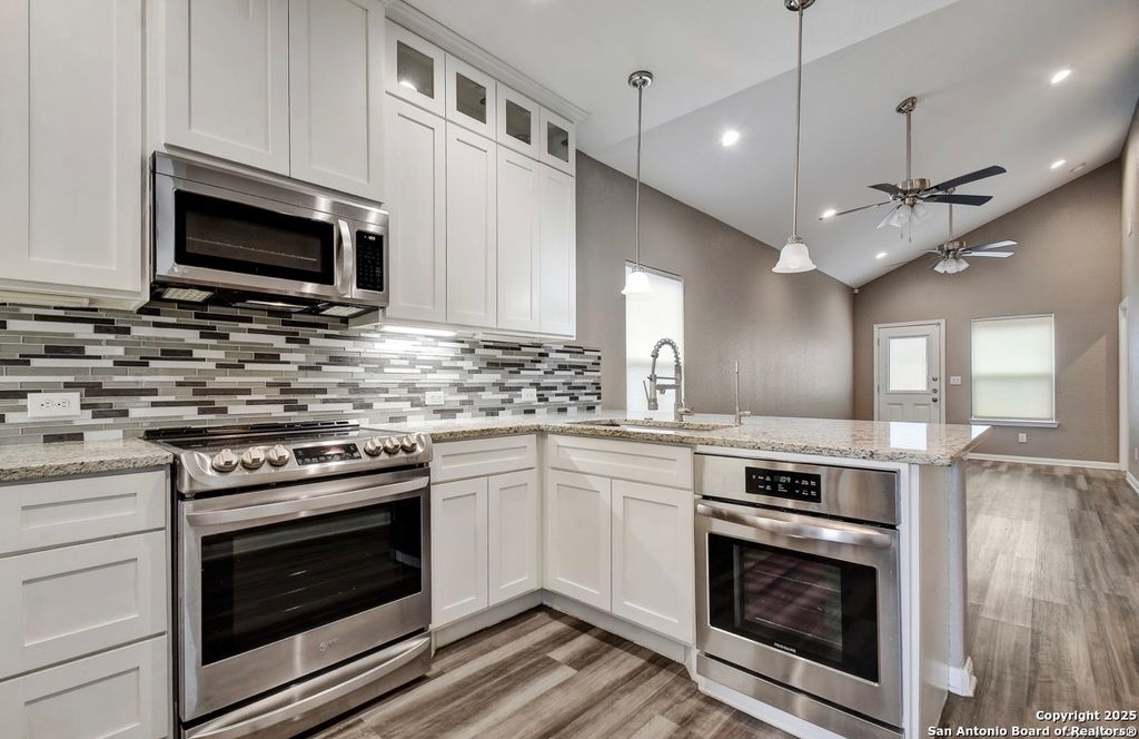 Photo of 1303 Lombrano St, San Antonio, TX 78207 (MLS # 1928605)