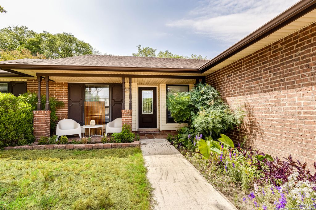 Photo of 5914 Oak Country, San Antonio, TX 78247 (MLS # 1915003)