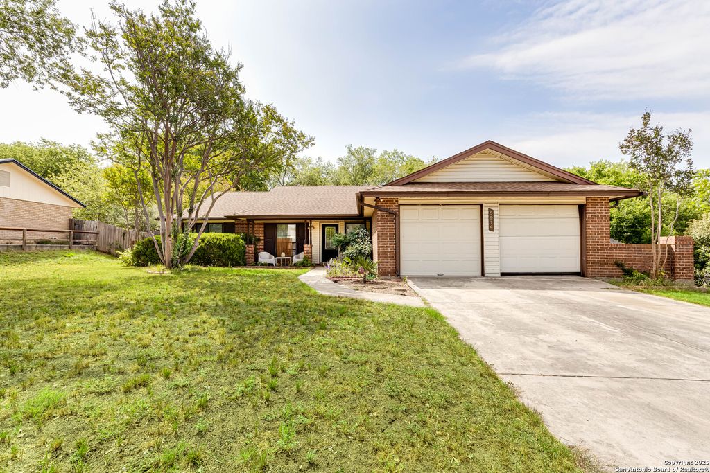 Photo of 5914 Oak Country, San Antonio, TX 78247 (MLS # 1915003)