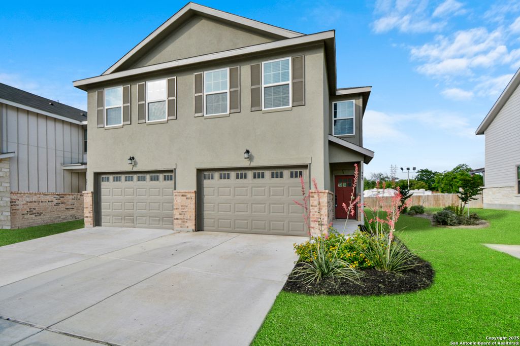 Photo of 327 Untermaier, New Braunfels, TX 78130 (MLS # 1926727)