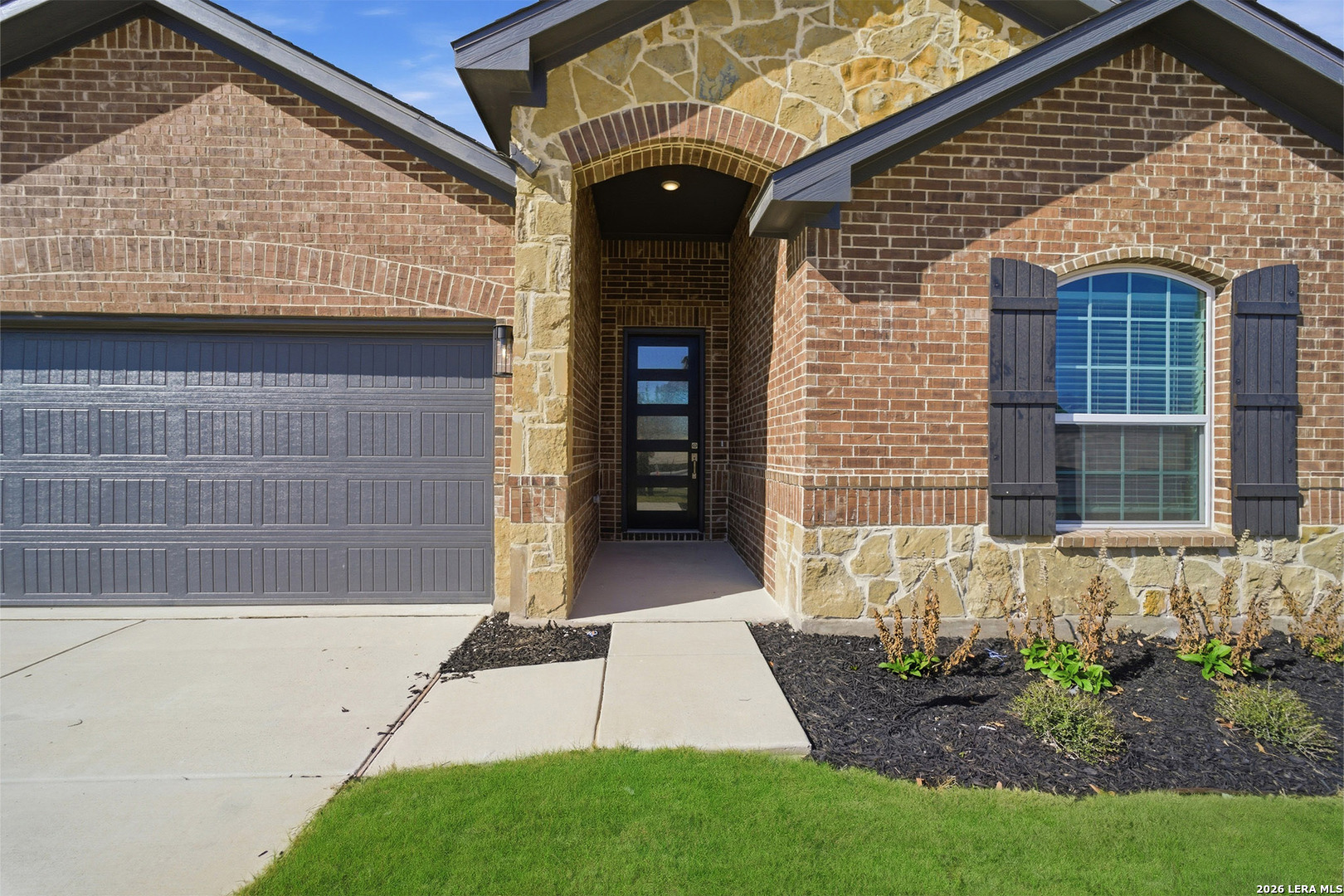 212 Ednie Ln