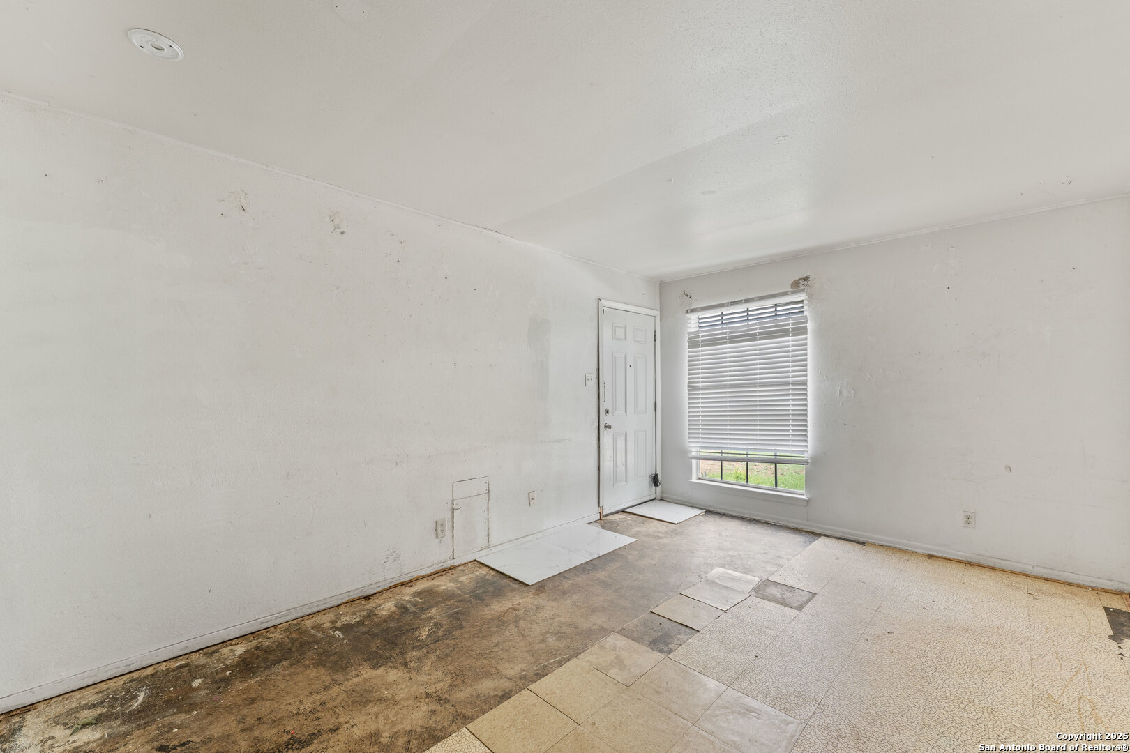 910 Crestfield