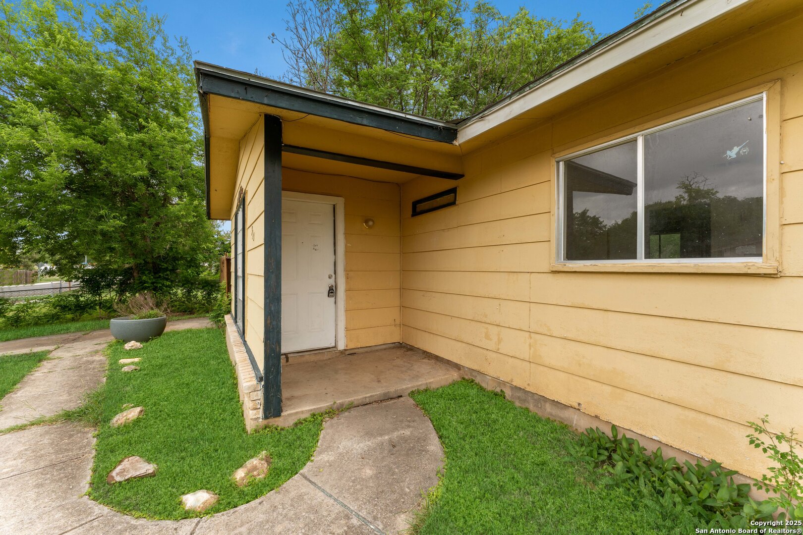910 Crestfield