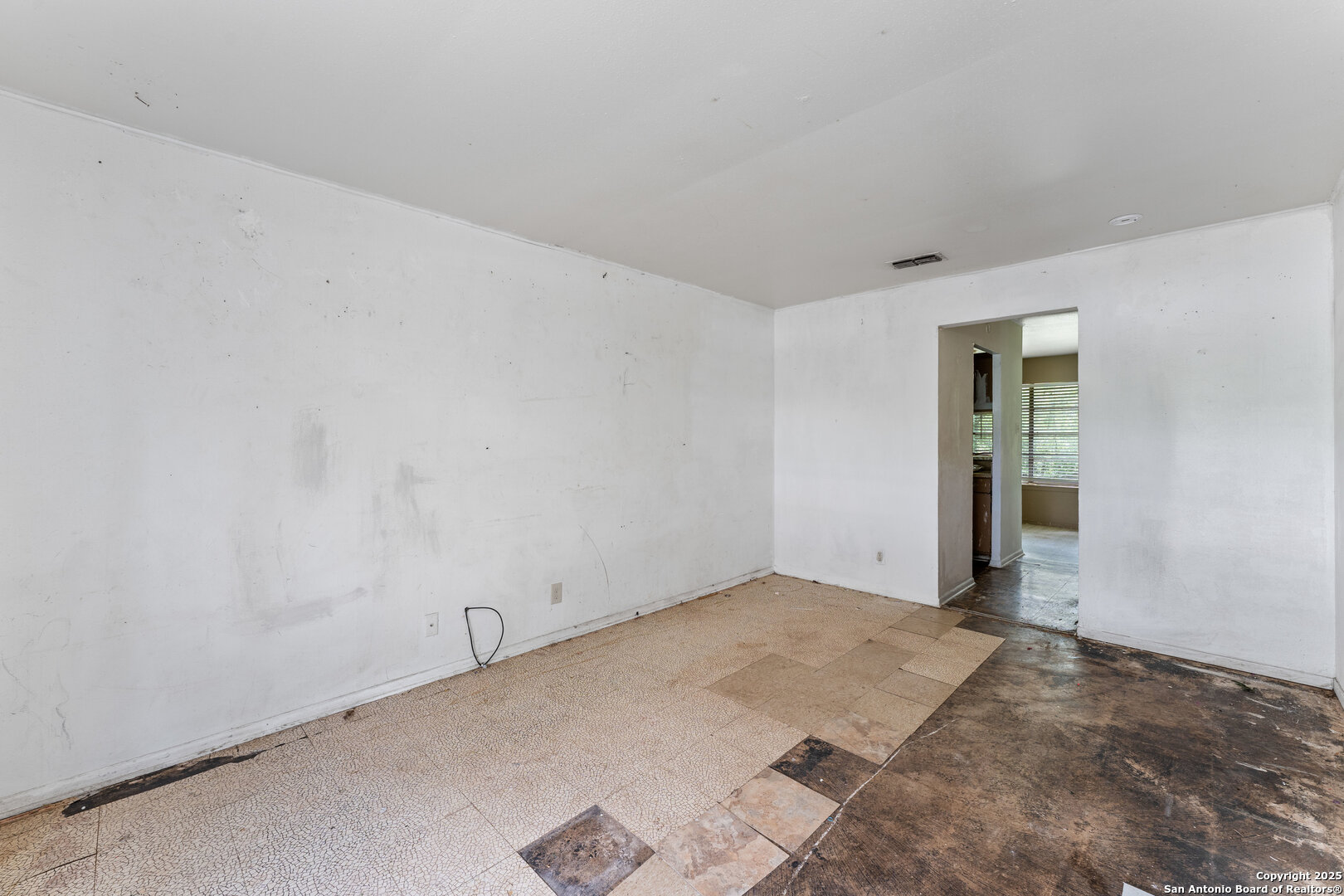 910 Crestfield
