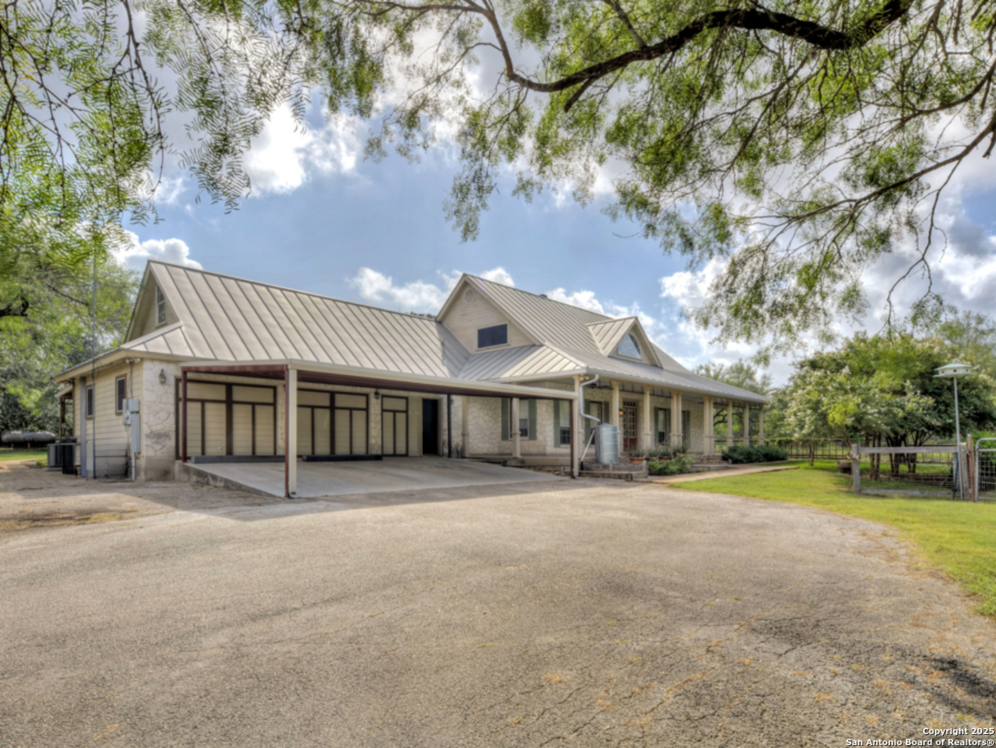 1210 Whispering Woods