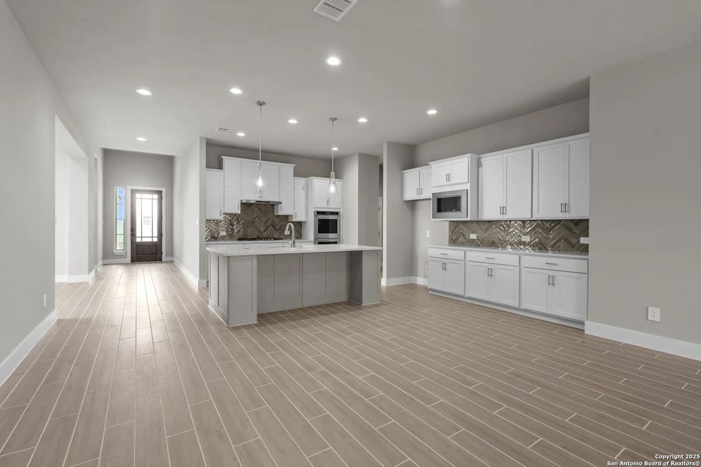 Photo of 106 Bandalero, Boerne, TX 78006 (MLS # 1910241)