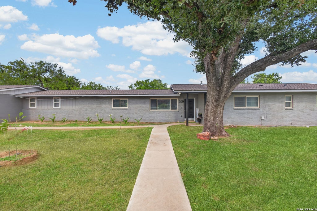 Photo of 209 GREENLAWN AVE, Pleasanton, TX 78064 (MLS # 2008310)