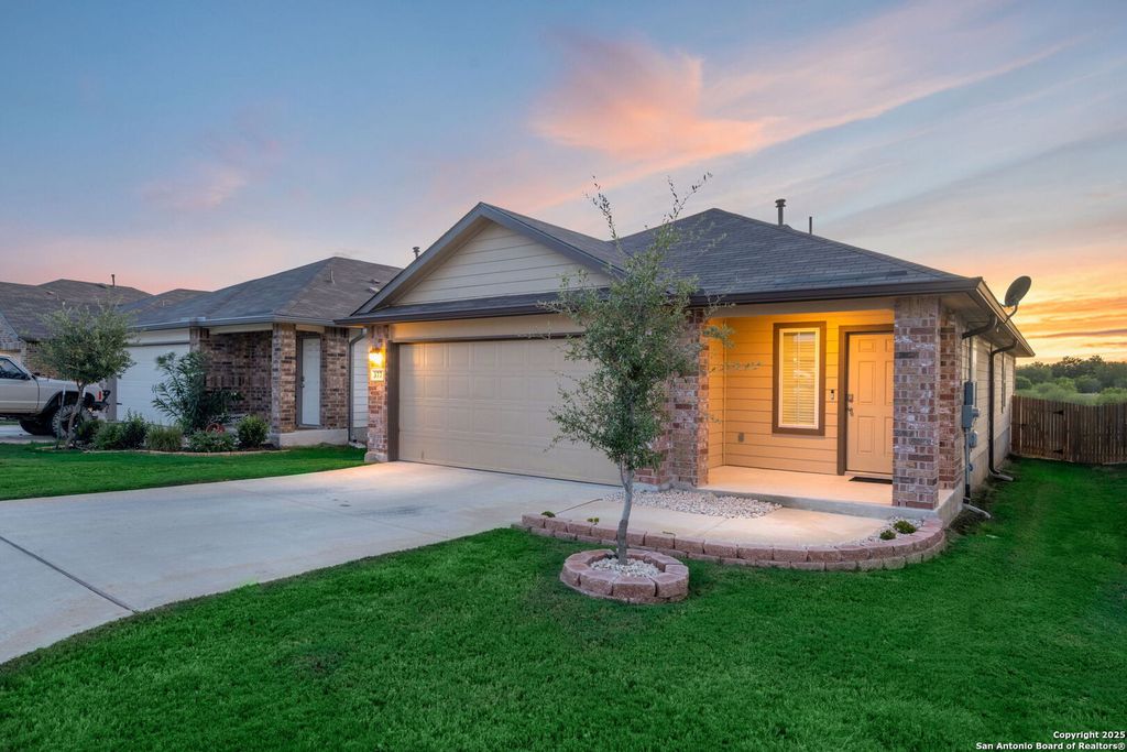 Photo of 377 Middle Green Loop, Floresville, TX 78114 (MLS # 1897002)