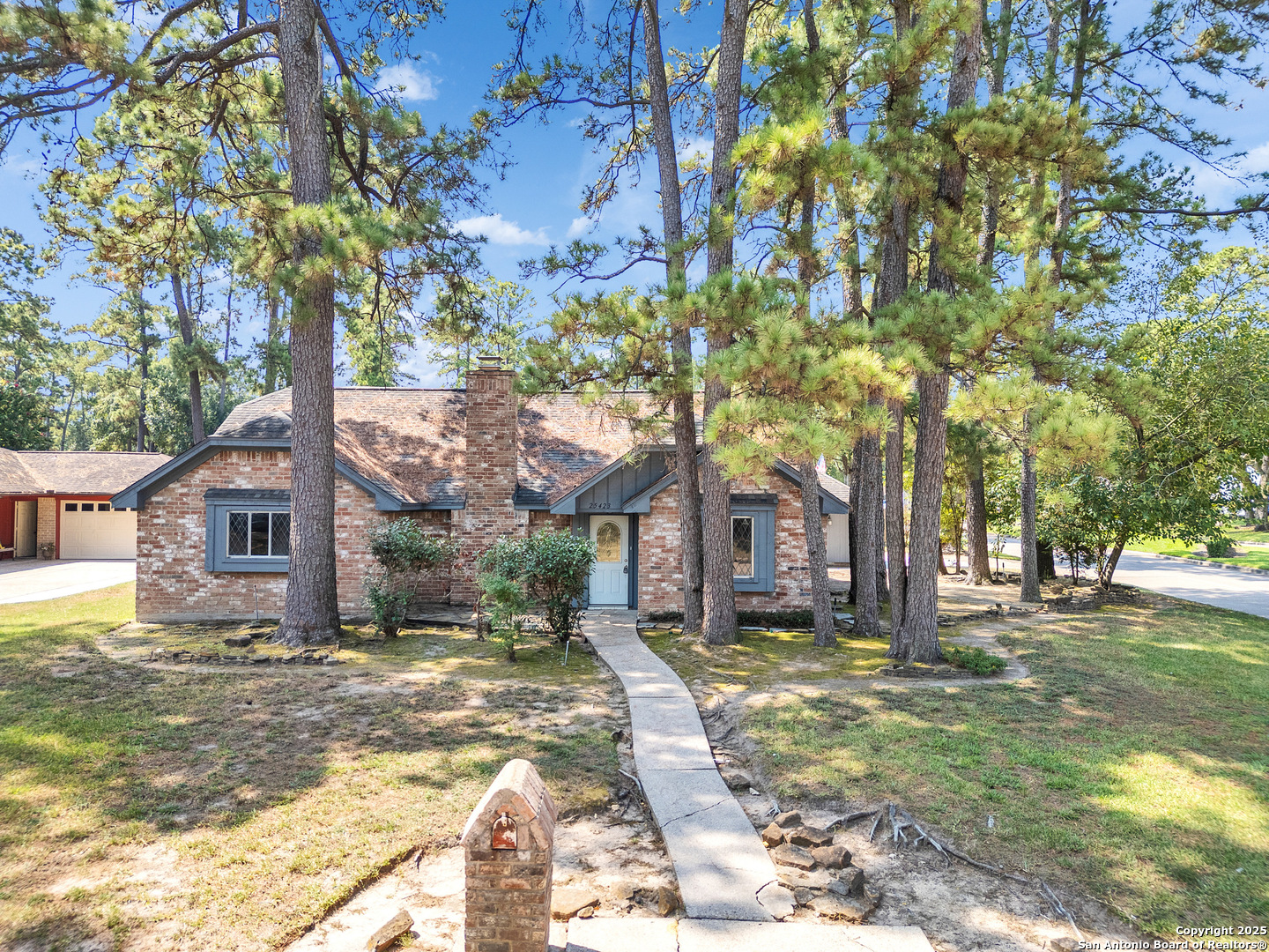 Photo 1 of 36 — 25423 Old Carriage Ln, Spring, TX 77373
