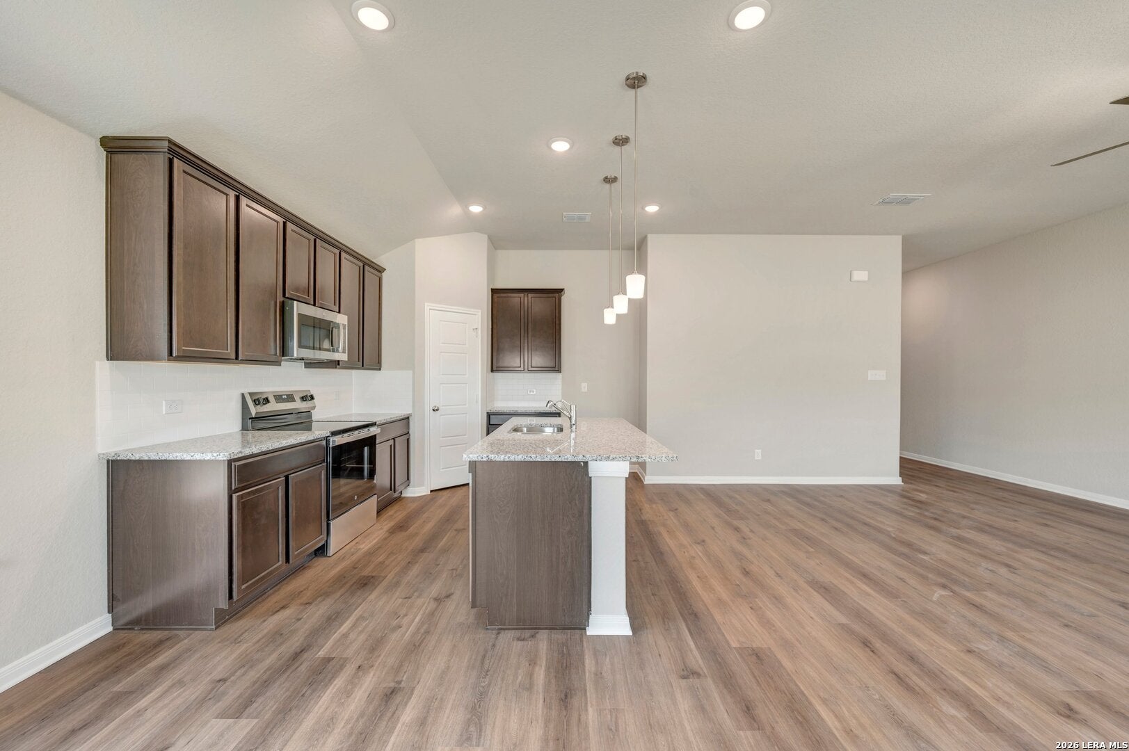 1016 Amber Lake