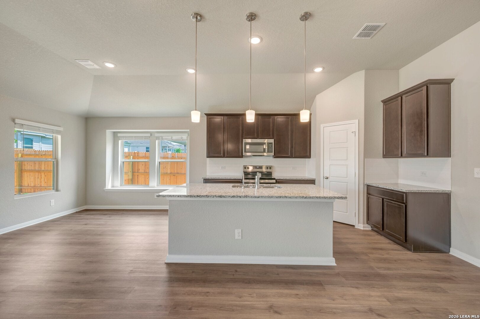 1016 Amber Lake