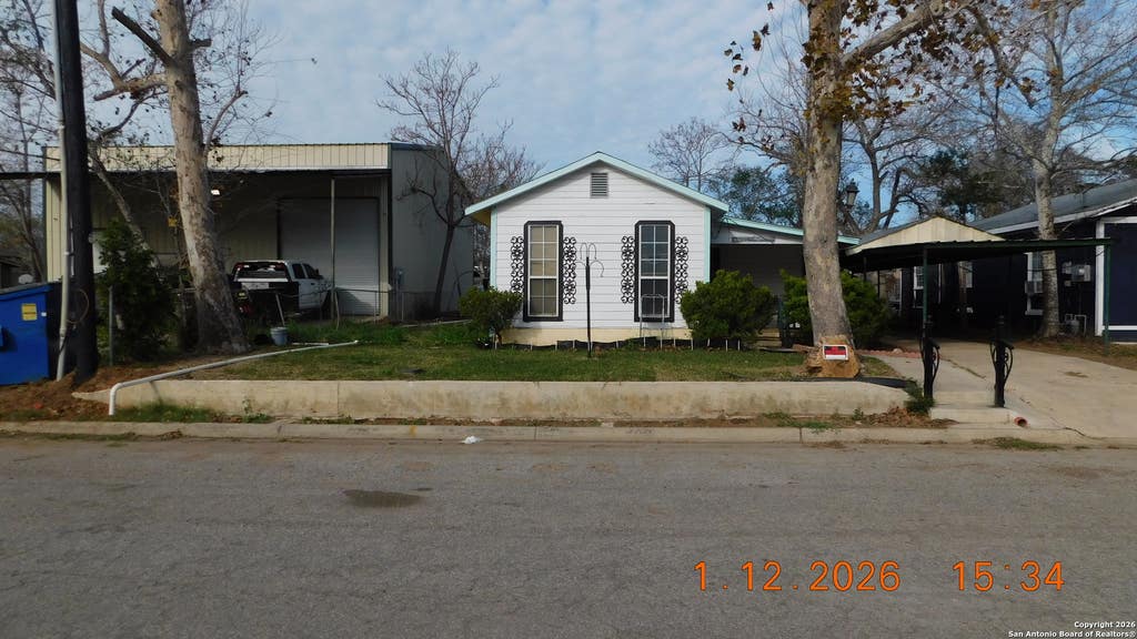 Photo of 522 Avenue B, Poteet, TX 78065 (MLS # 1933990)