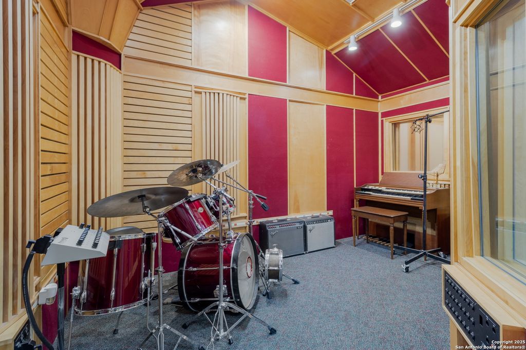 Photo of 25802 Hazy Hollow, San Antonio, TX 78255 (MLS # 1917572)