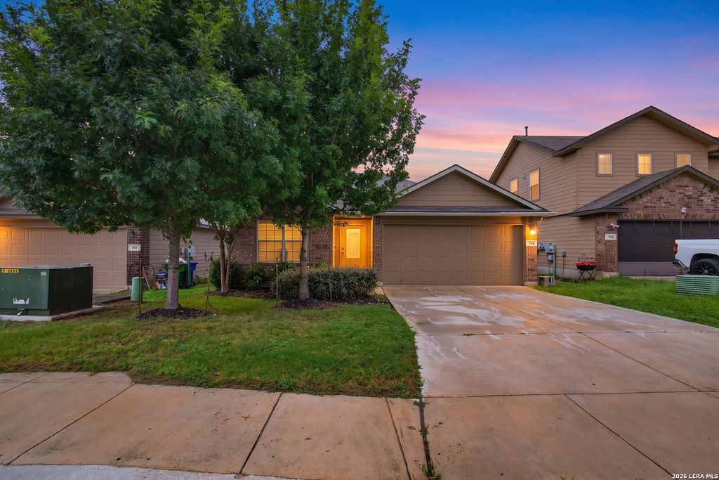Photo of 906 Red Crossbill, San Antonio, TX 78253 (MLS # 1970156)
