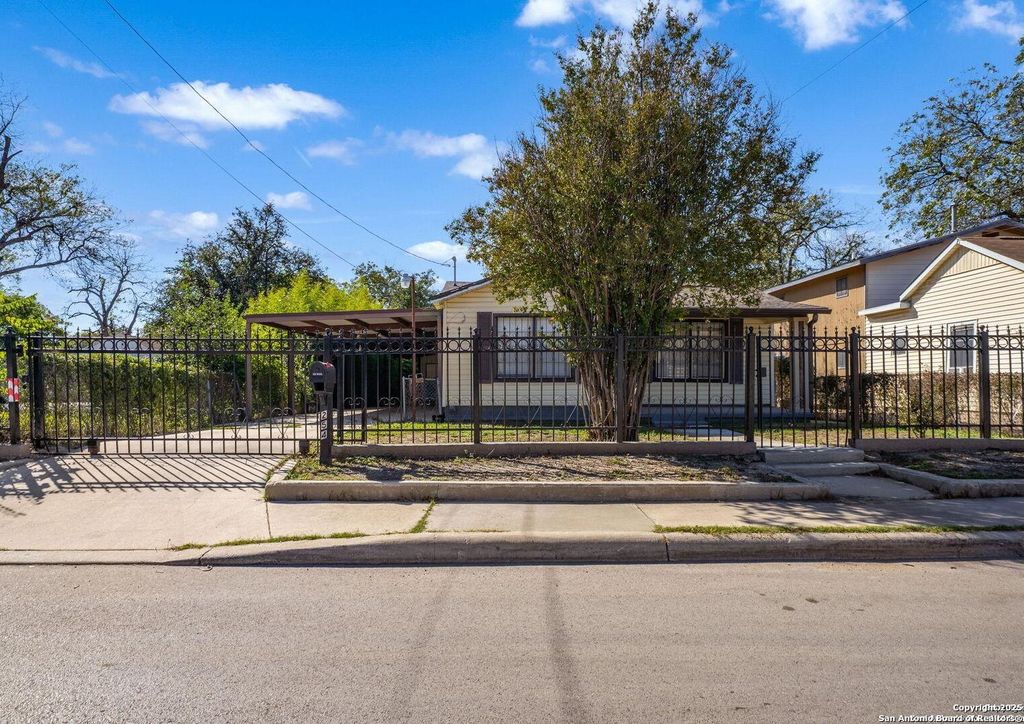 Photo of 254 Bank, San Antonio, TX 78204 (MLS # 1922550)