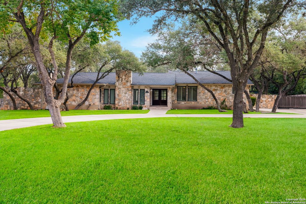 Photo of 90 Mossy Cup, Shavano Park, TX 78231 (MLS # 1927731)