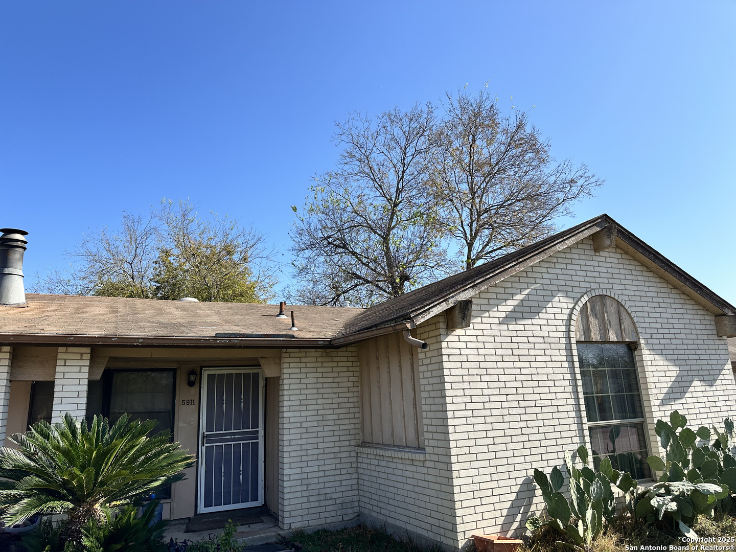 5911 Thornwood